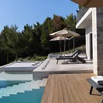 Pefko Villa *